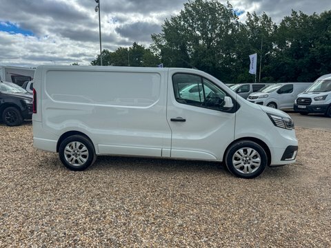 Renault Trafic Swb L1h1 YA25FZH White #4