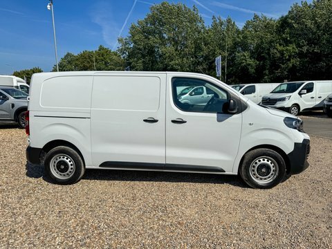 Vauxhall Vivaro Swb L1h1 Low DP24USF White #5