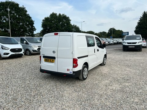 Nissan NV200 Crew Cab Swb White #5