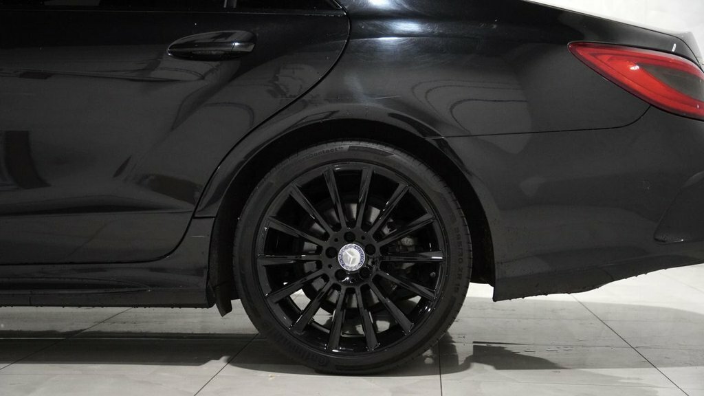 Mercedes-Benz CLS 2L Amg Line Black #4