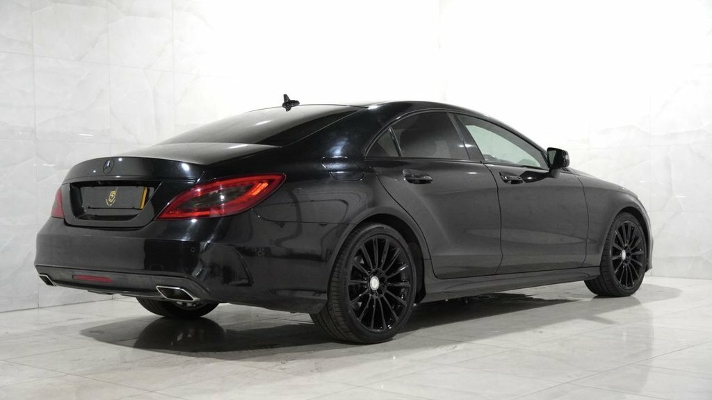 Mercedes-Benz CLS 2L Amg Line Black #4