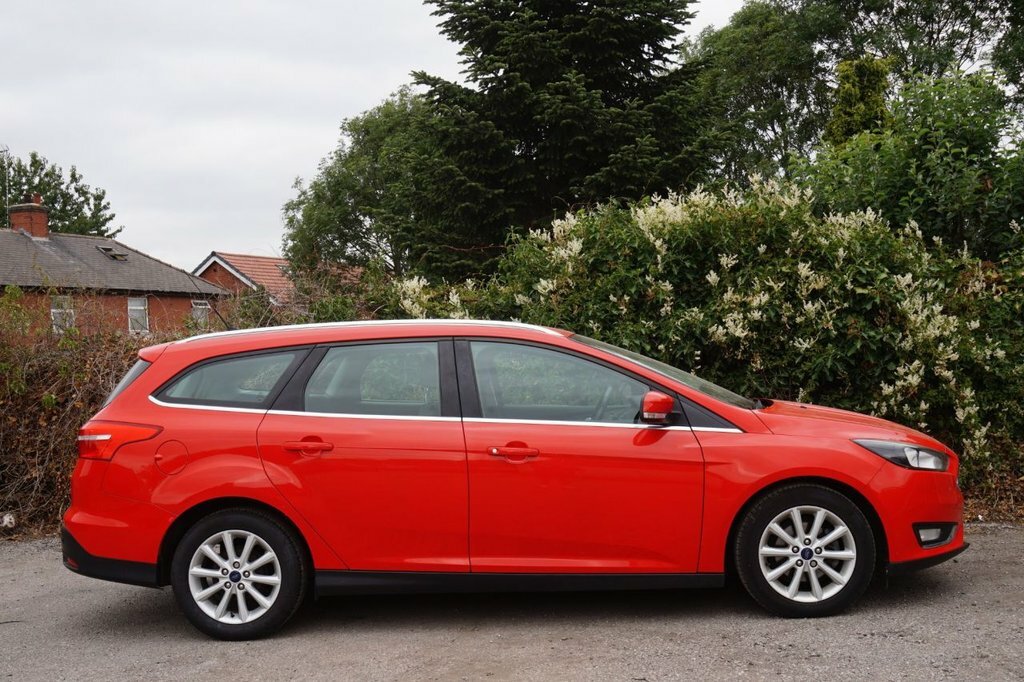 Ford Focus 1.5L Titanium YT65ZGK Red #2