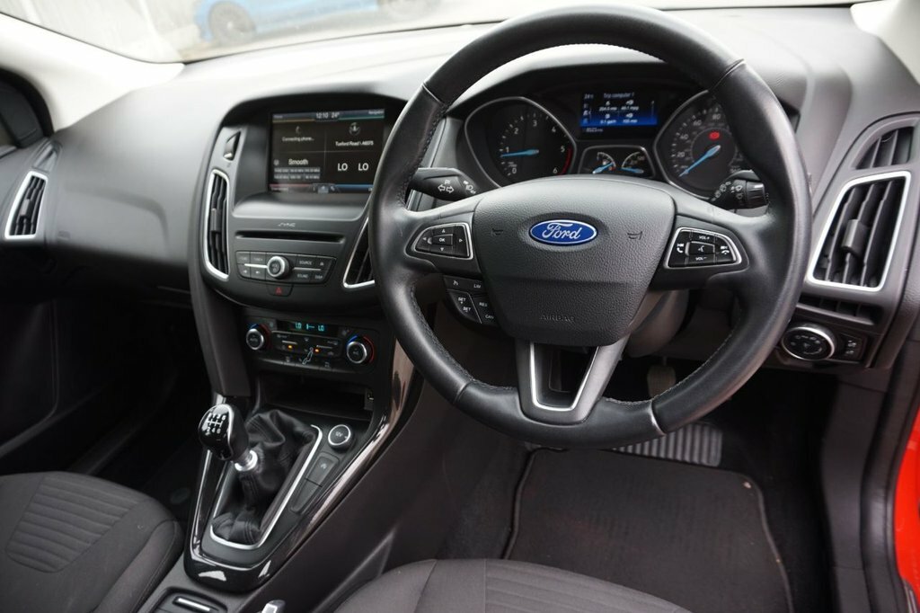 Ford Focus 1.5L Titanium YT65ZGK Red #4
