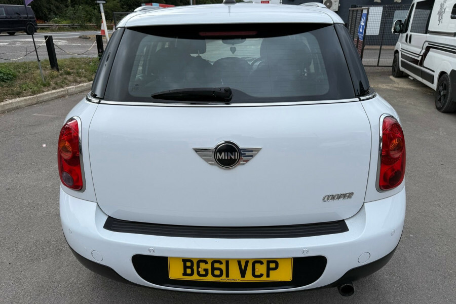 Mini Hatch Cooper White #4
