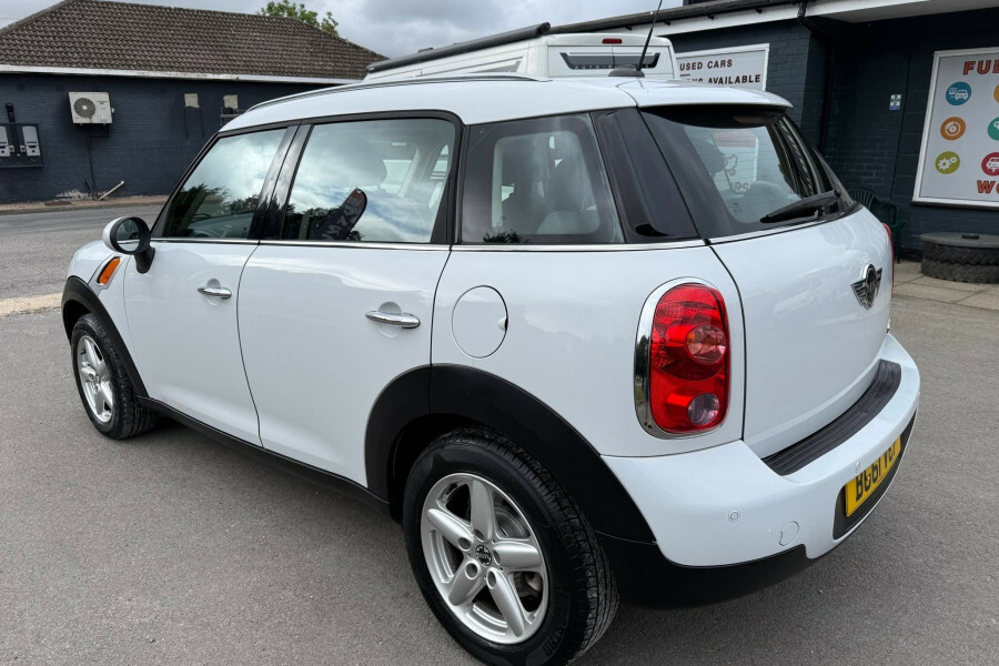 Mini Hatch Cooper White #3