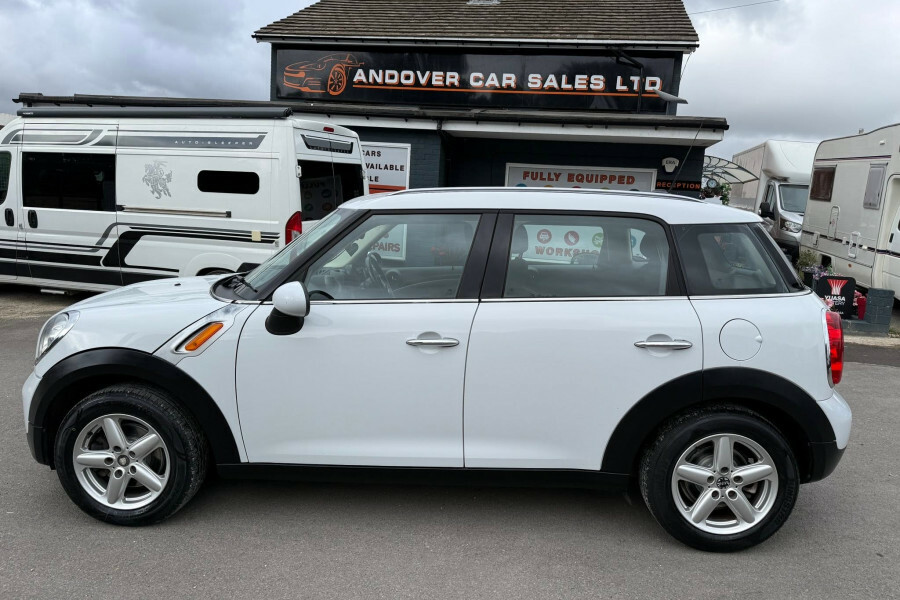 Mini Hatch Cooper White #2