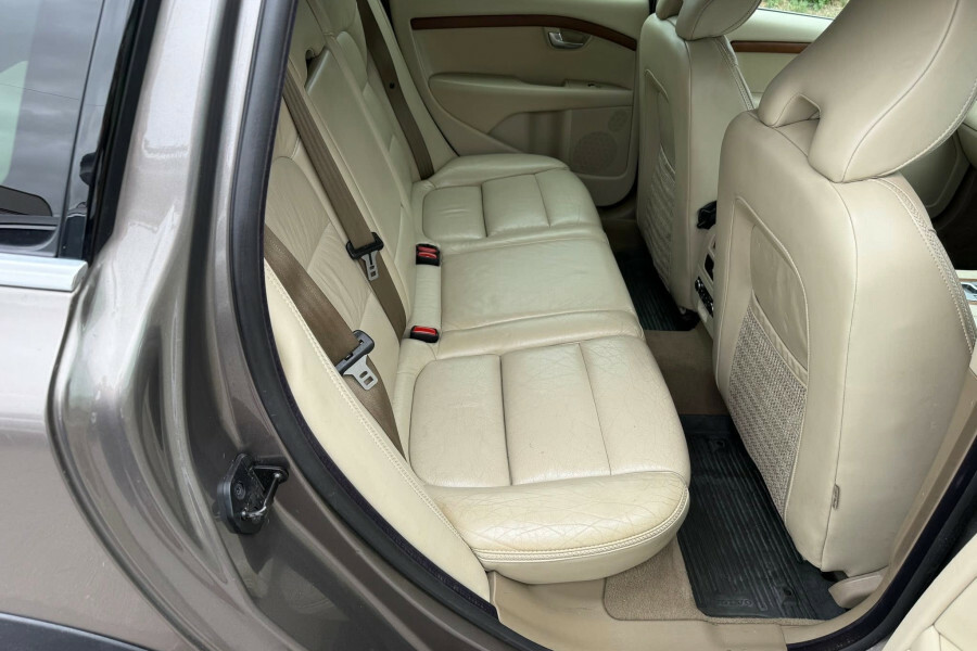 Volvo XC70 Estate 2.4 D5 Se Geartronic Awd 200858 Gold #13