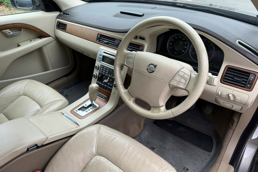 Volvo XC70 Estate 2.4 D5 Se Geartronic Awd 200858 Gold #12