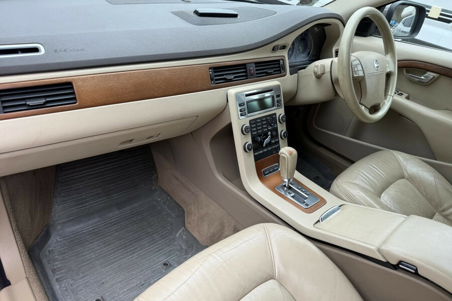Volvo XC70 Estate 2.4 D5 Se Geartronic Awd 200858 Gold #18