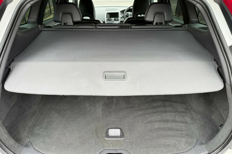 Volvo XC60 4X4 2.4 D5 Se Lux Awd Euro 5 Ss 201212 White #15