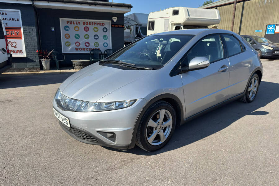 Honda Civic Hatchback Silver #2