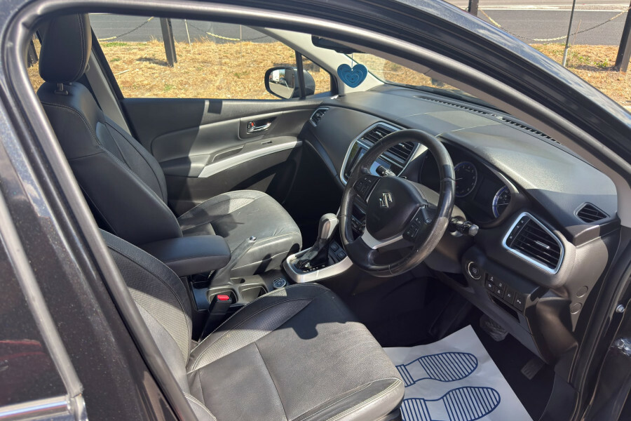 Suzuki SX4 S Cross  White #10