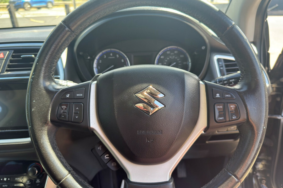 Suzuki SX4 S Cross  White #12