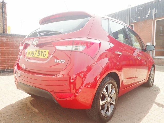 Hyundai Ix20 1.6 Se Nav Hatchback Red #5