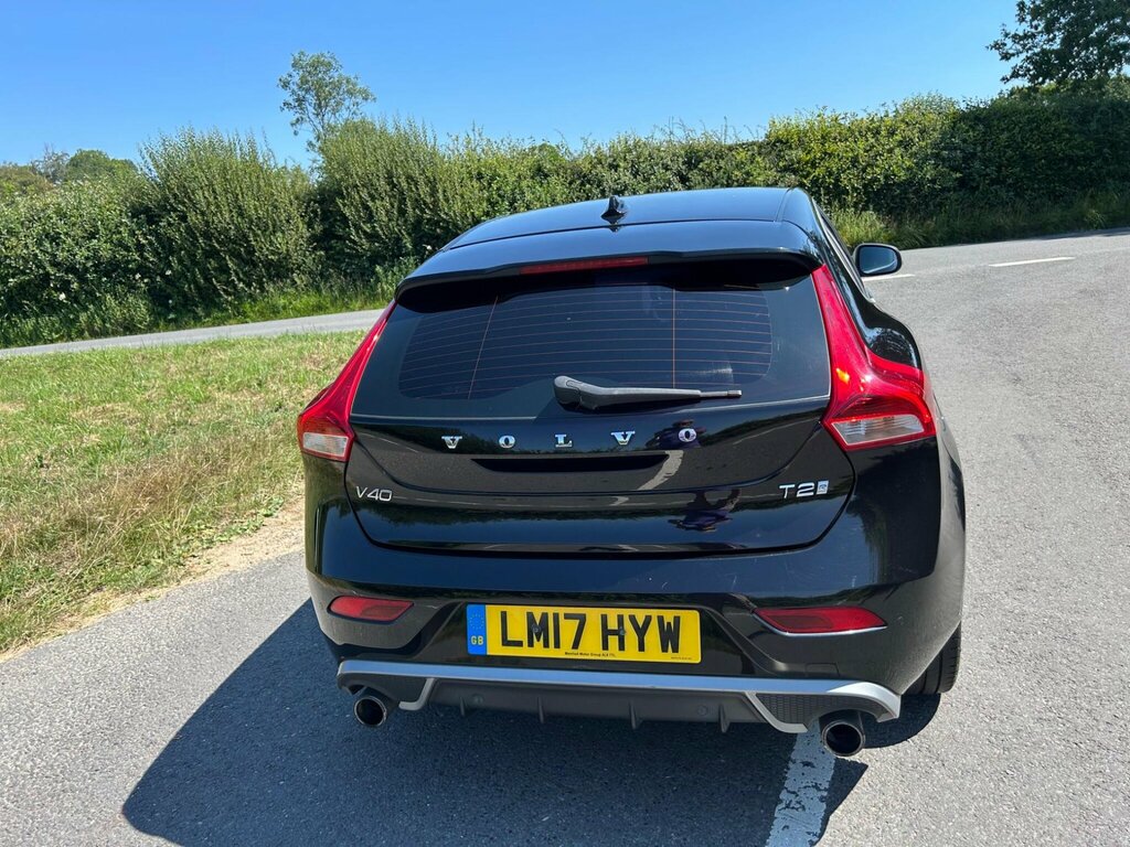 Volvo V40 1.5 T2 R-design Nav Plus Euro 6 Ss Black #4