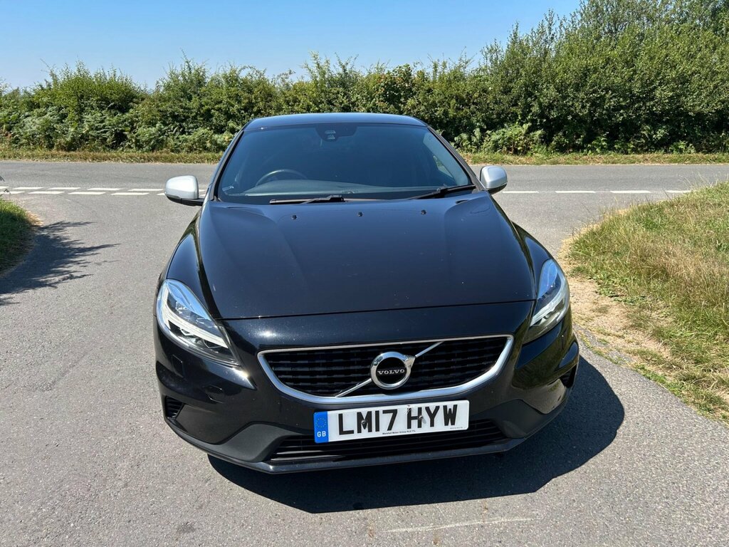 Volvo V40 1.5 T2 R-design Nav Plus Euro 6 Ss Black #2