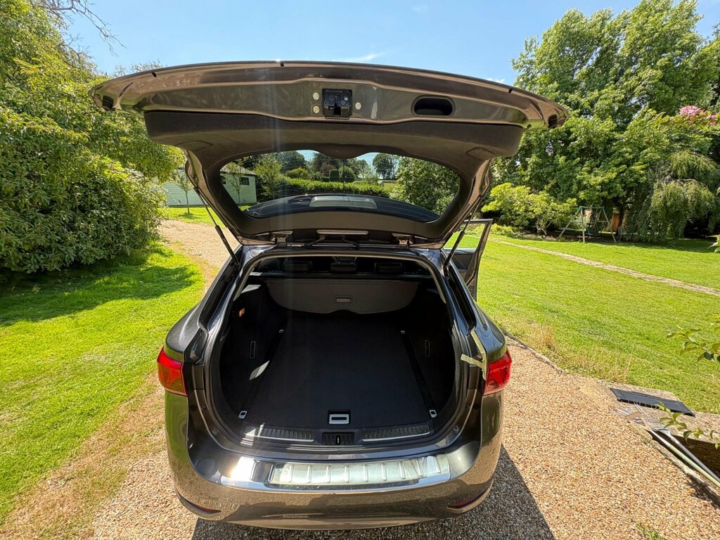 Toyota Avensis 1.6L Business Edition Grey #36