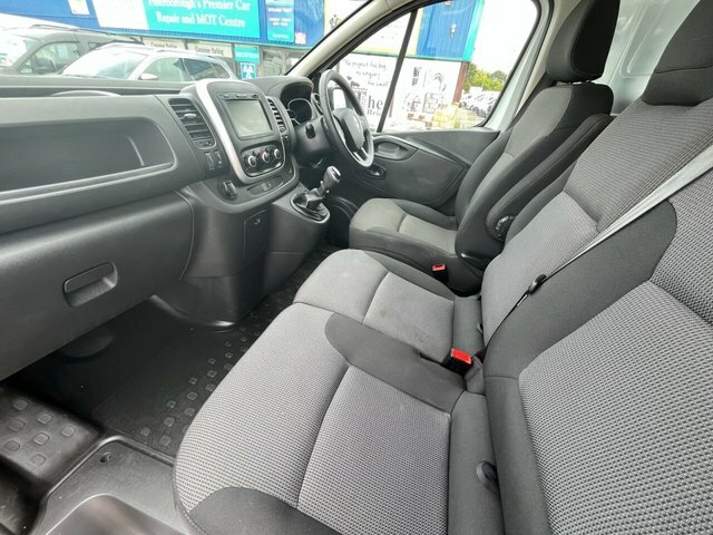 Renault Trafic Dci Energy 30 Business YB21PNK White #4