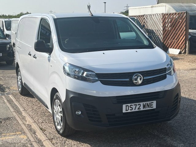 Vauxhall Vivaro Turbo D 2900 Dynamic White