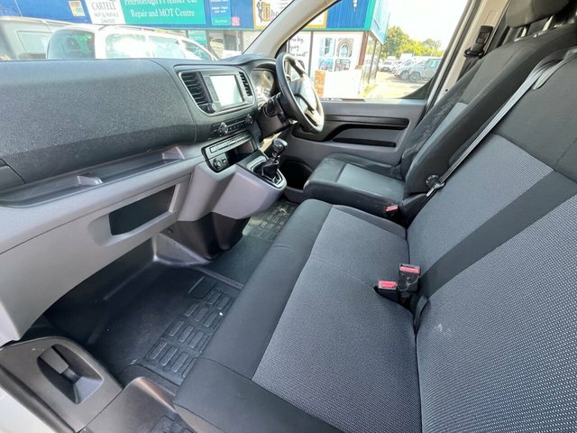 Vauxhall Vivaro Turbo D 2900 Dynamic DS72WNE White #4