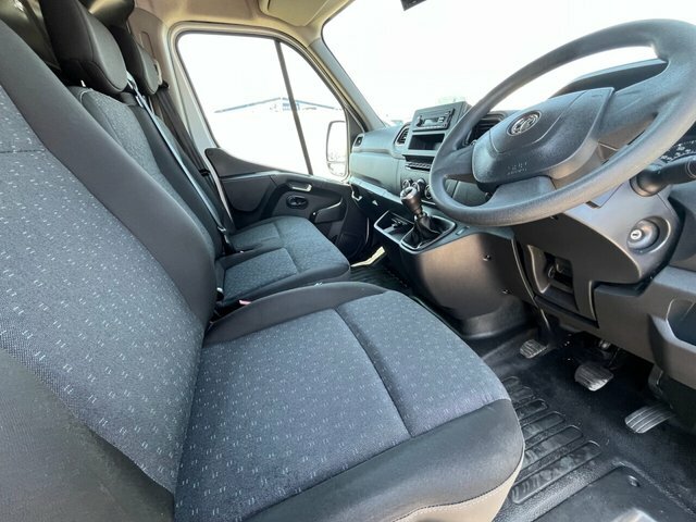 Vauxhall Movano Dynamic White #12