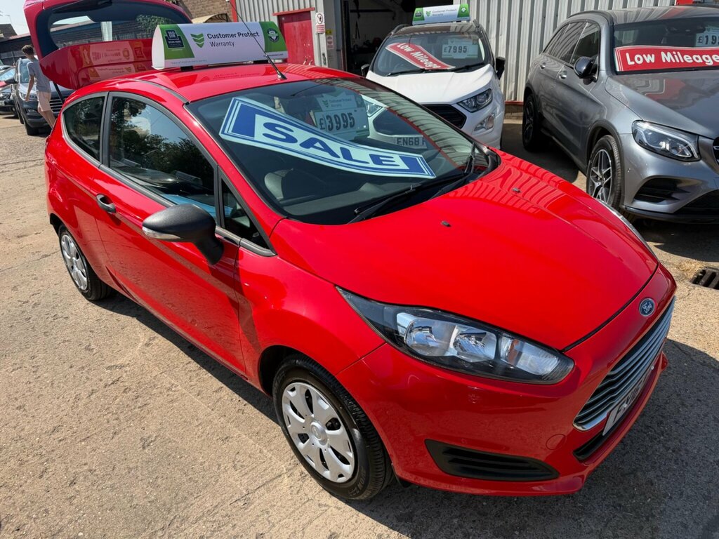Ford Fiesta 1.25 Studio Euro 6 Red