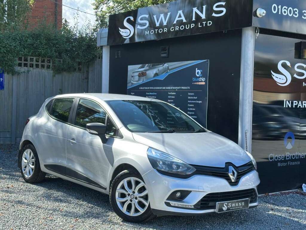 Renault Clio Hatchback 2017 Renault Clio 1.5 Play Dci 90 Silver #4