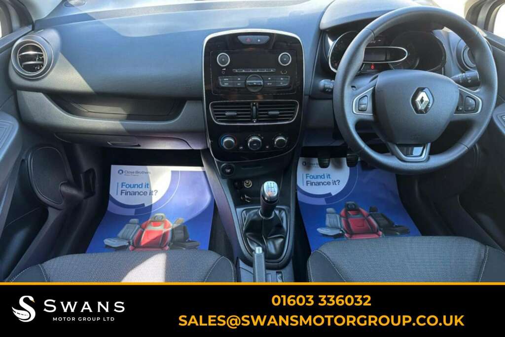 Renault Clio Hatchback 2017 Renault Clio 1.5 Play Dci 90 Silver #2