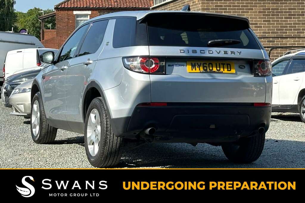 Land Rover Discovery Sport Suv 2018 Land Rover Discovery Sport 2.0 Ed4 Pure D MY60UTD Silver #2