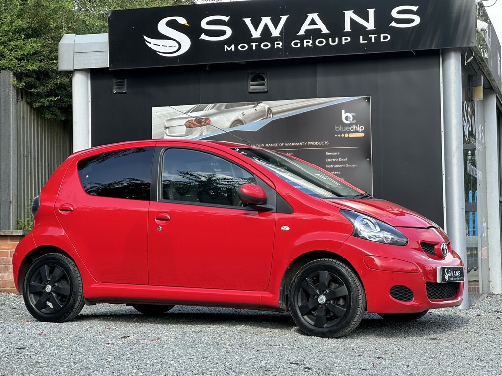 Toyota Aygo Hatchback 1.0 Vvt-i Go 201161 WJ61BYO Red #3