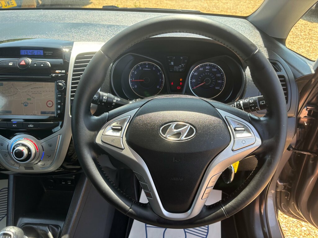 Hyundai Ix20 Hatchback White #8