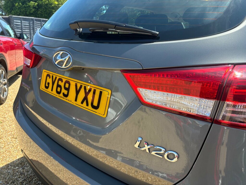 Hyundai Ix20 Hatchback White #47