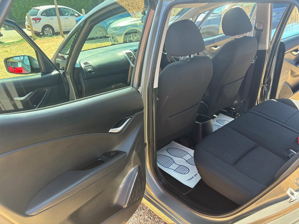 Hyundai Ix20 Hatchback White #44