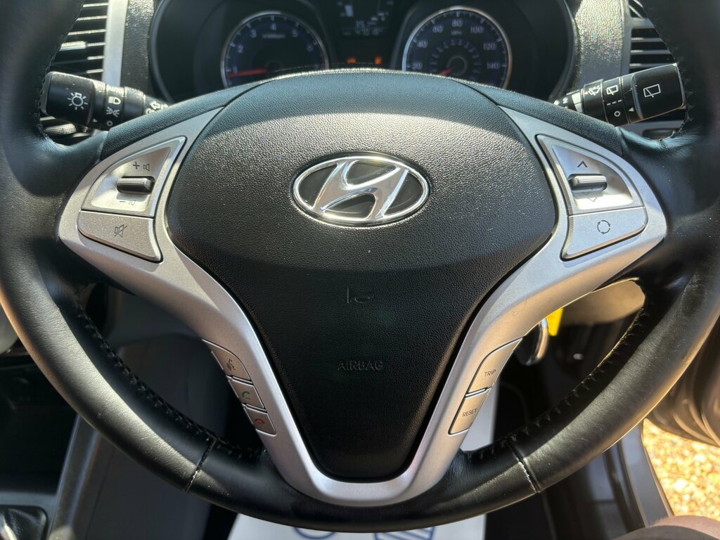 Hyundai Ix20 Hatchback White #28