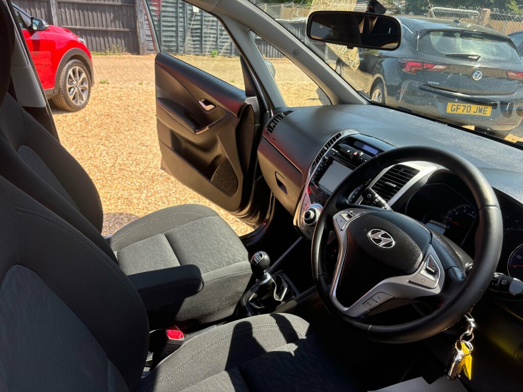 Hyundai Ix20 Hatchback White #23