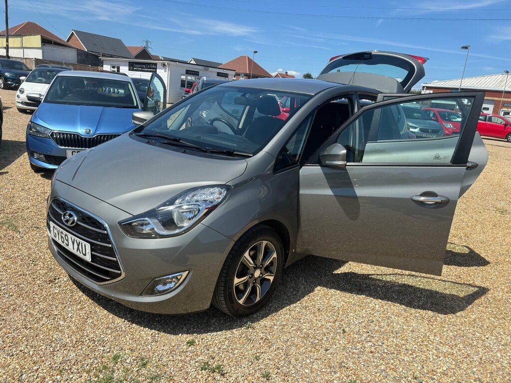 Hyundai Ix20 Hatchback White #22
