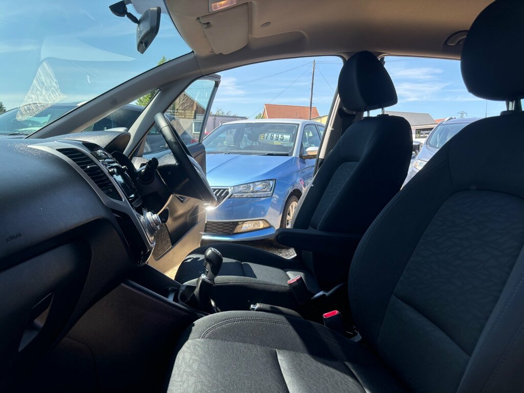Hyundai Ix20 Hatchback White #16