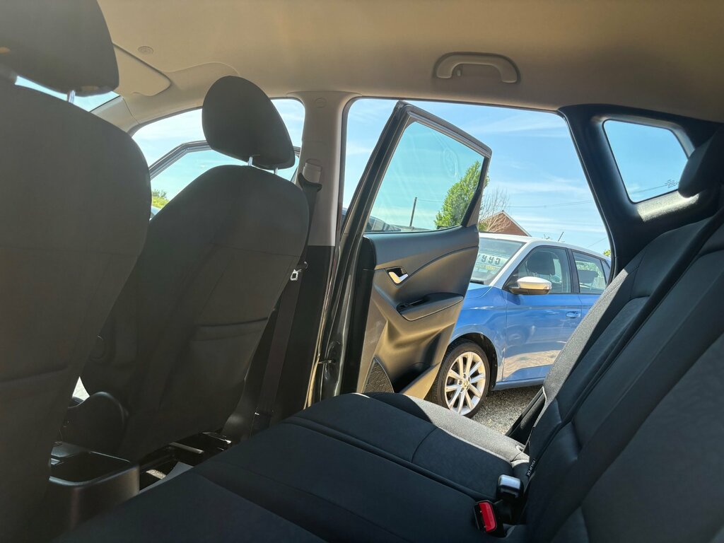 Hyundai Ix20 Hatchback White #45