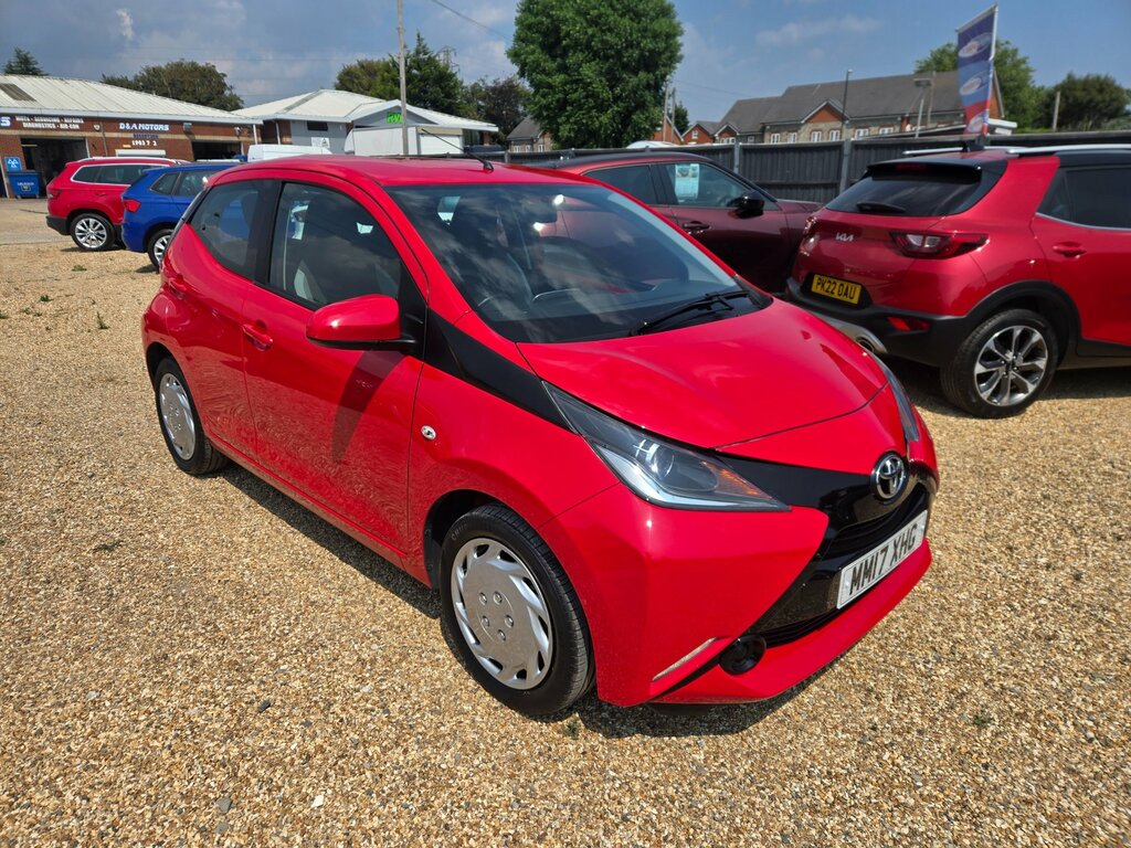 Toyota Aygo 1.0 Vvt-i X-play Hatchback X-shift Euro Red