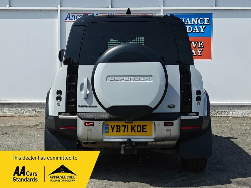 Land Rover Defender 110 3L Se White #6