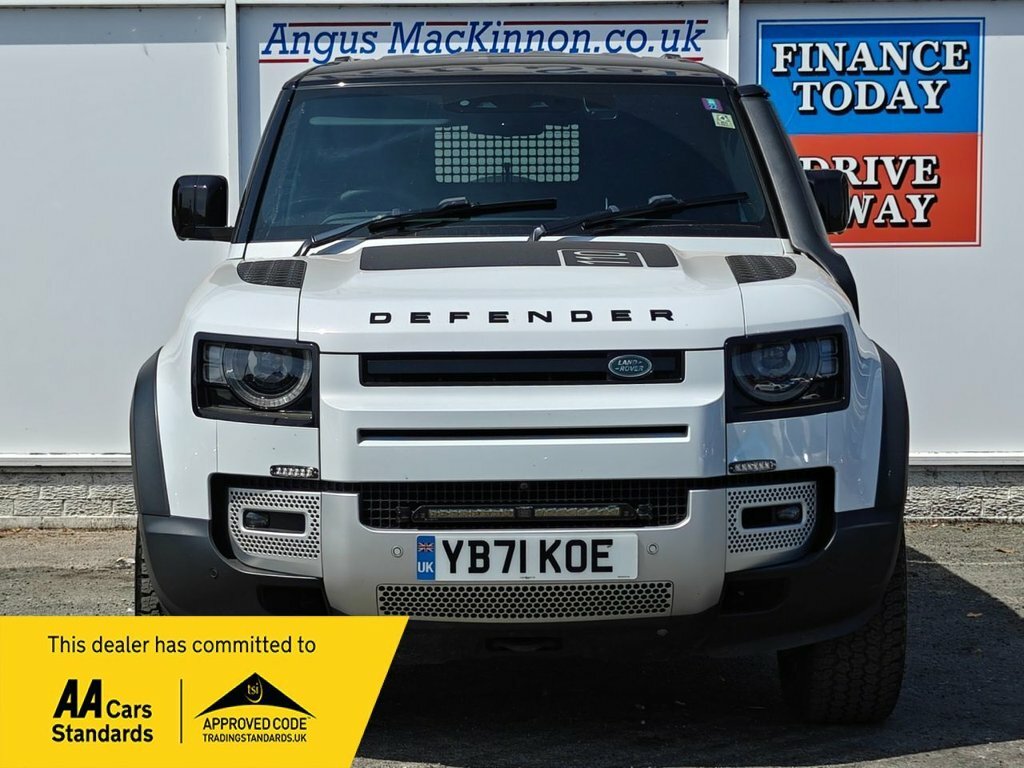 Land Rover Defender 110 3L Se White #3