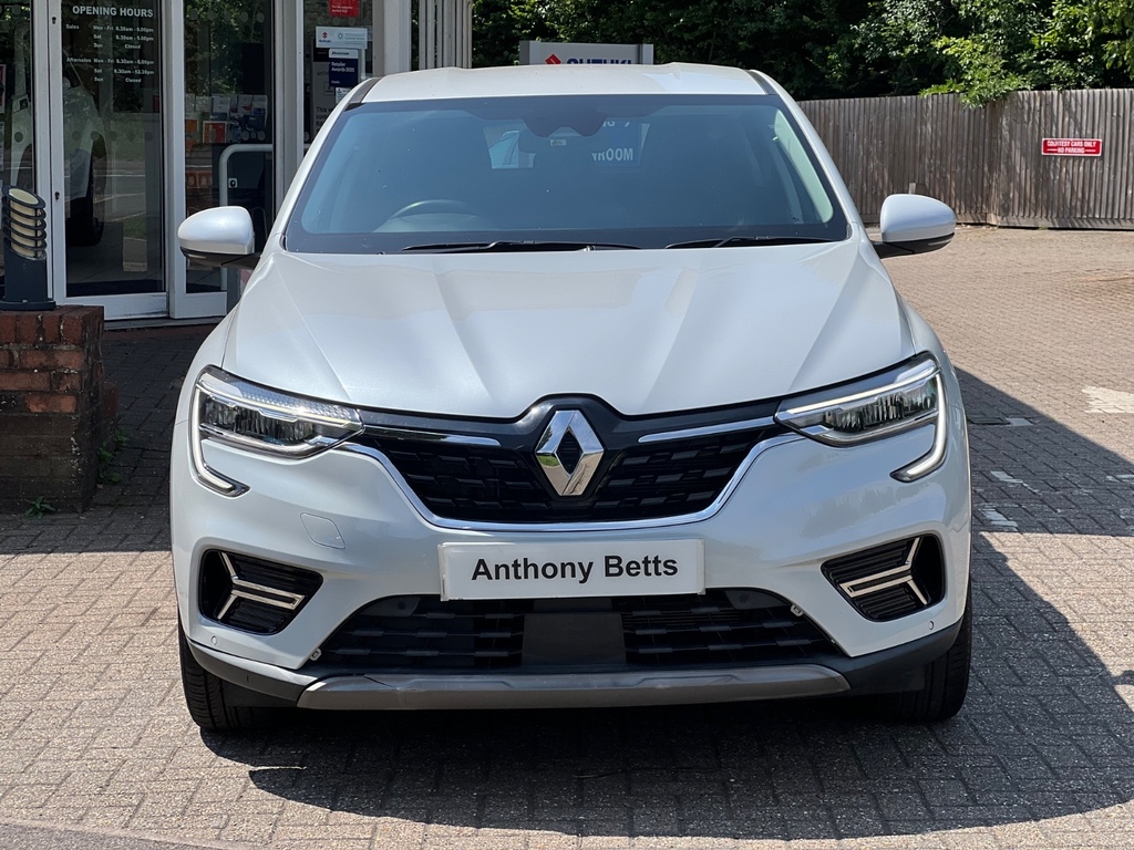 Renault Arkana 1.6 E-tech Hybrid 145 Iconic White