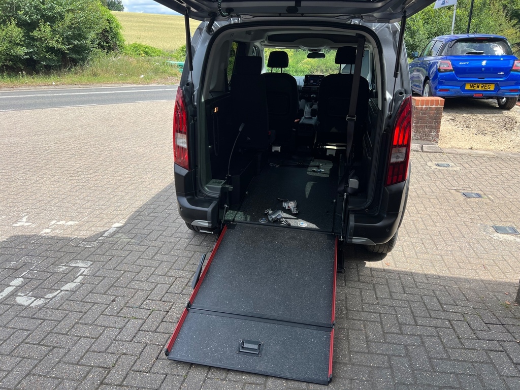 Peugeot Rifter 1.5 Bluehdi 100 Allure Grey #6