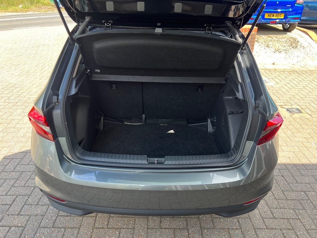 Skoda Fabia 1.0 Tsi 116 Design Edition YH75GLJ Grey #4
