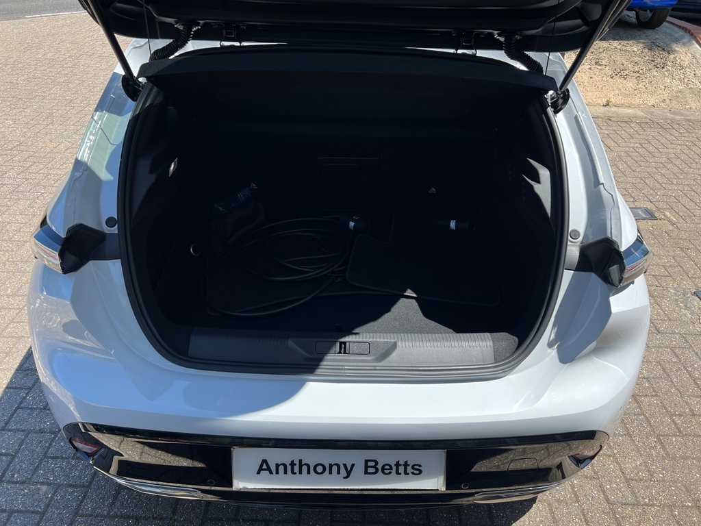 Peugeot 308 1.6 Plug-in Hybrid Allure E-eat8 White #4