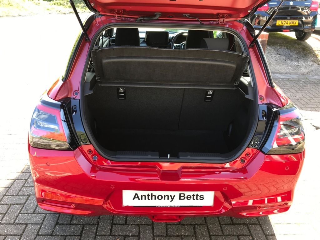 Suzuki Swift 1.2 Mild Hybrid Motion Red #4