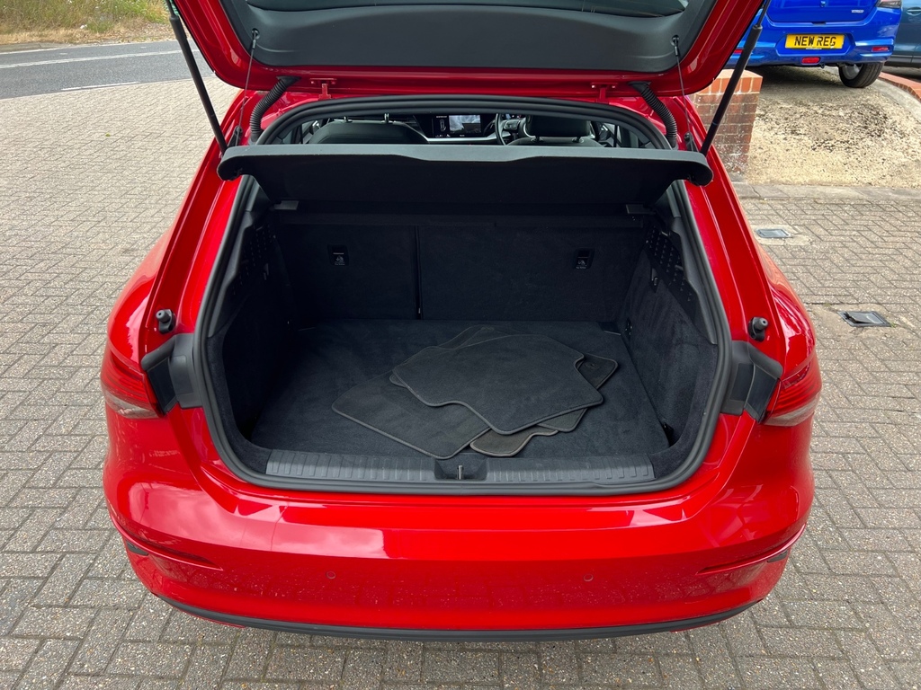 Audi A3 35 Tfsi Technik S Tronic BG21FCE Red #4
