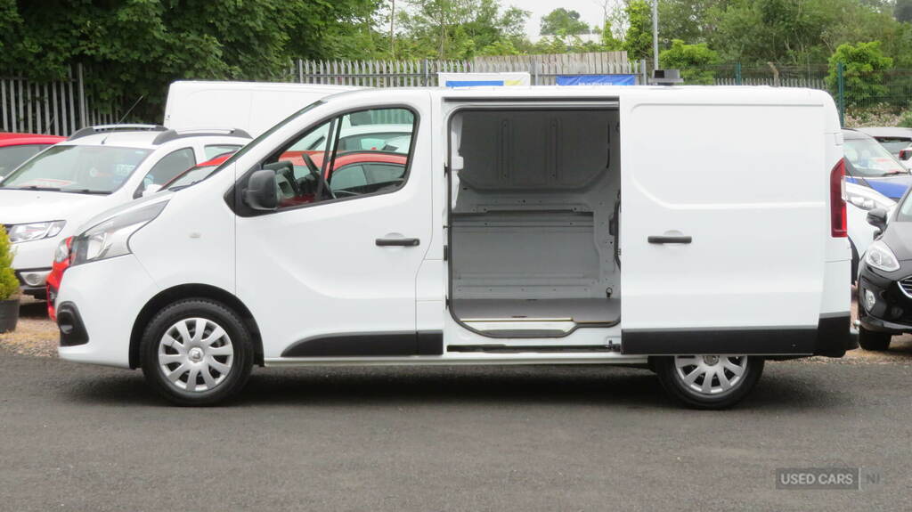 Renault Trafic 1.6 Dci Energy 27 Business Swb Standard Roof Euro White #19