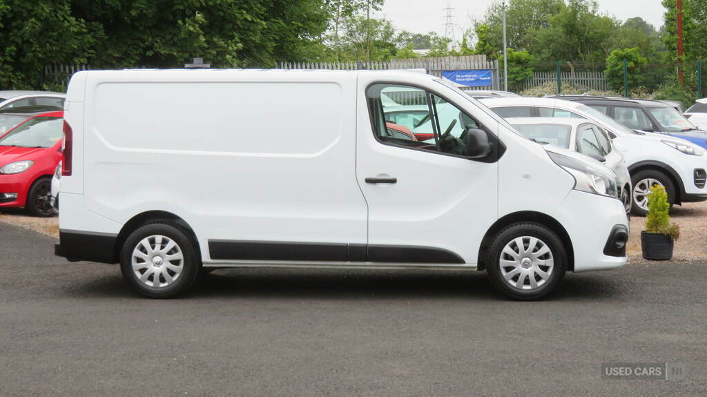 Renault Trafic Sl27 Dci 120 Business Van White #6
