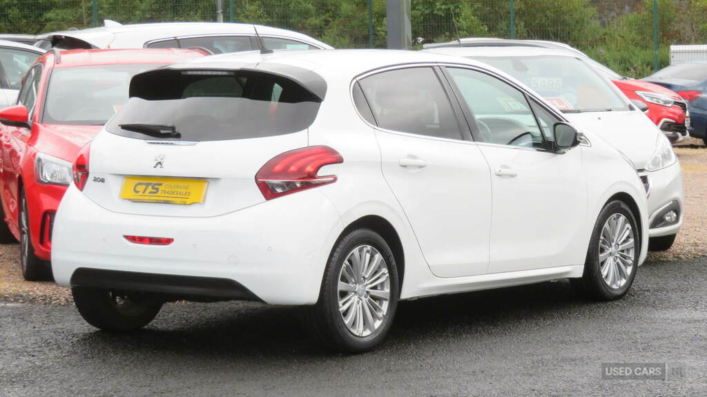 Peugeot 208 1.6 Bluehdi 100 Allure Start Stop White #3